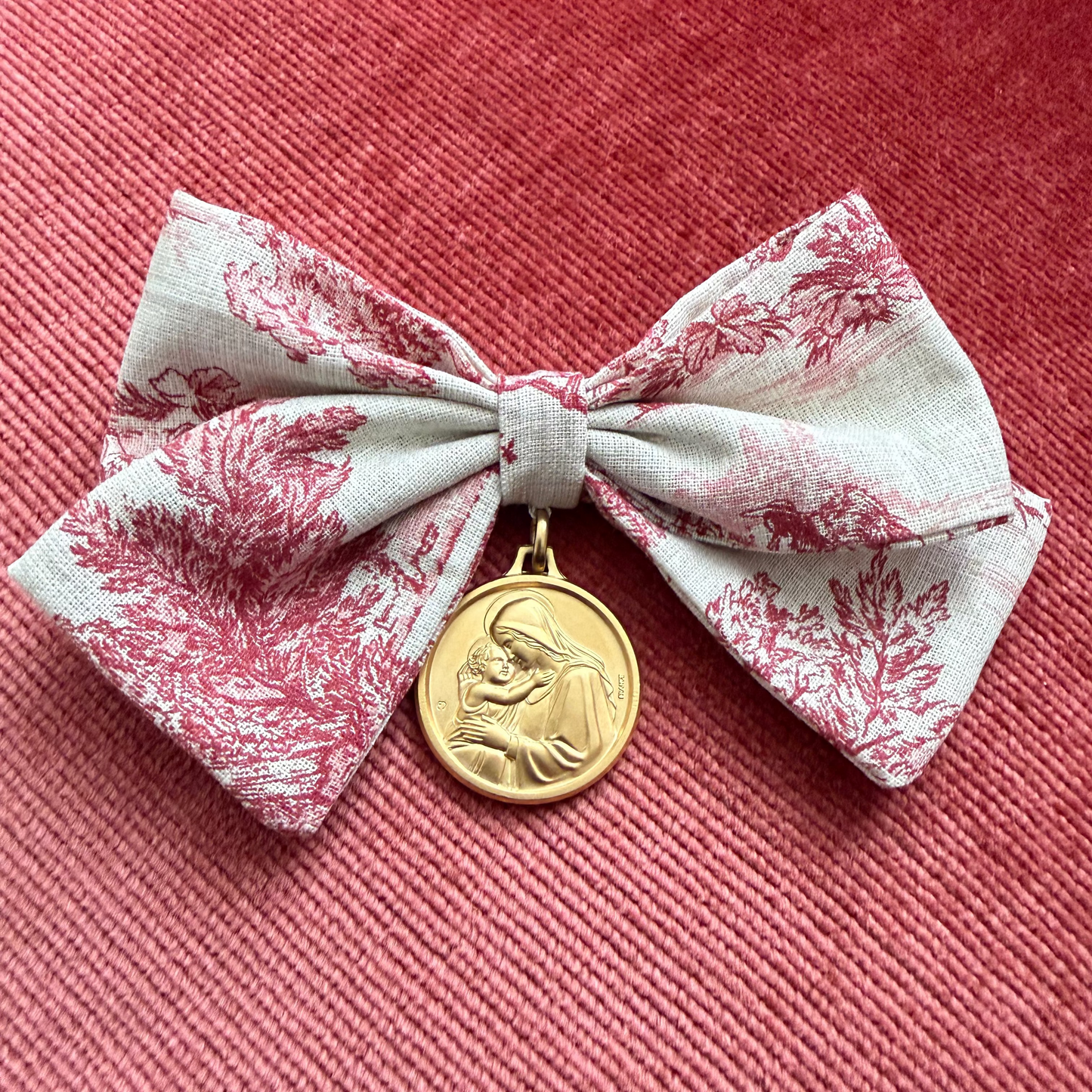 Nœud à médaille de berceau Vierge à l’Enfant
