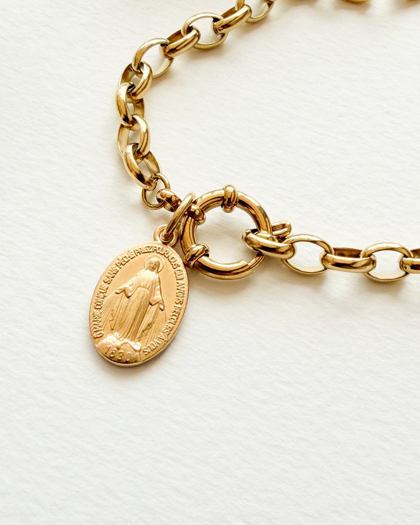 Bracelet Maille, fermoir bijou & Médaille (dorée à l'or fin)