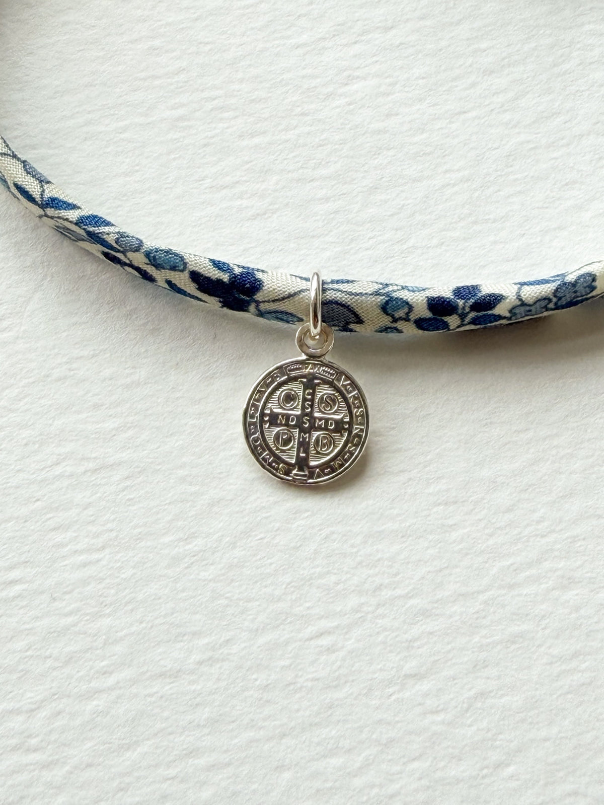 Bracelet Liberty & Médaille de Saint Benoît (argent massif 925)