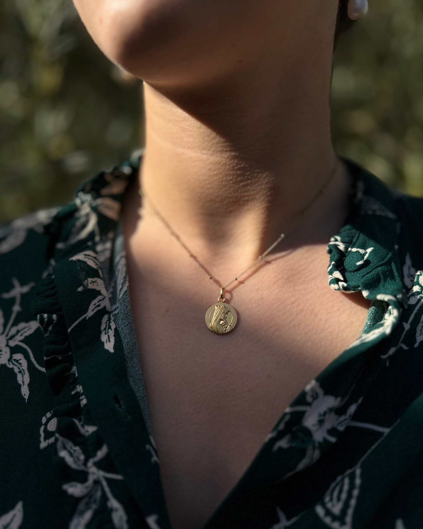 Collier & Médaille Notre Dame de la Sagesse (dorée à l'or fin)