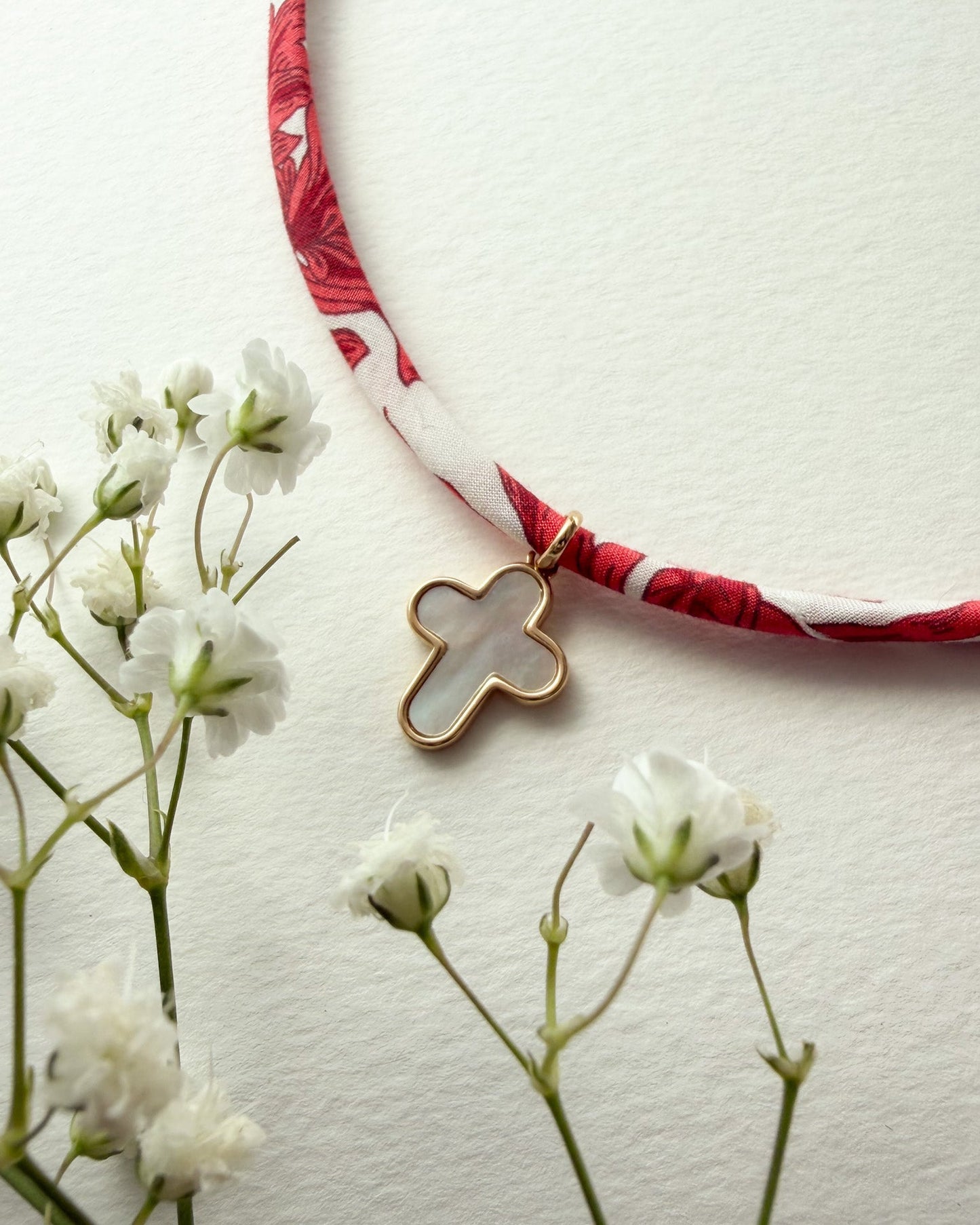 Collier Liberty & croix de nacre (plaqué or)