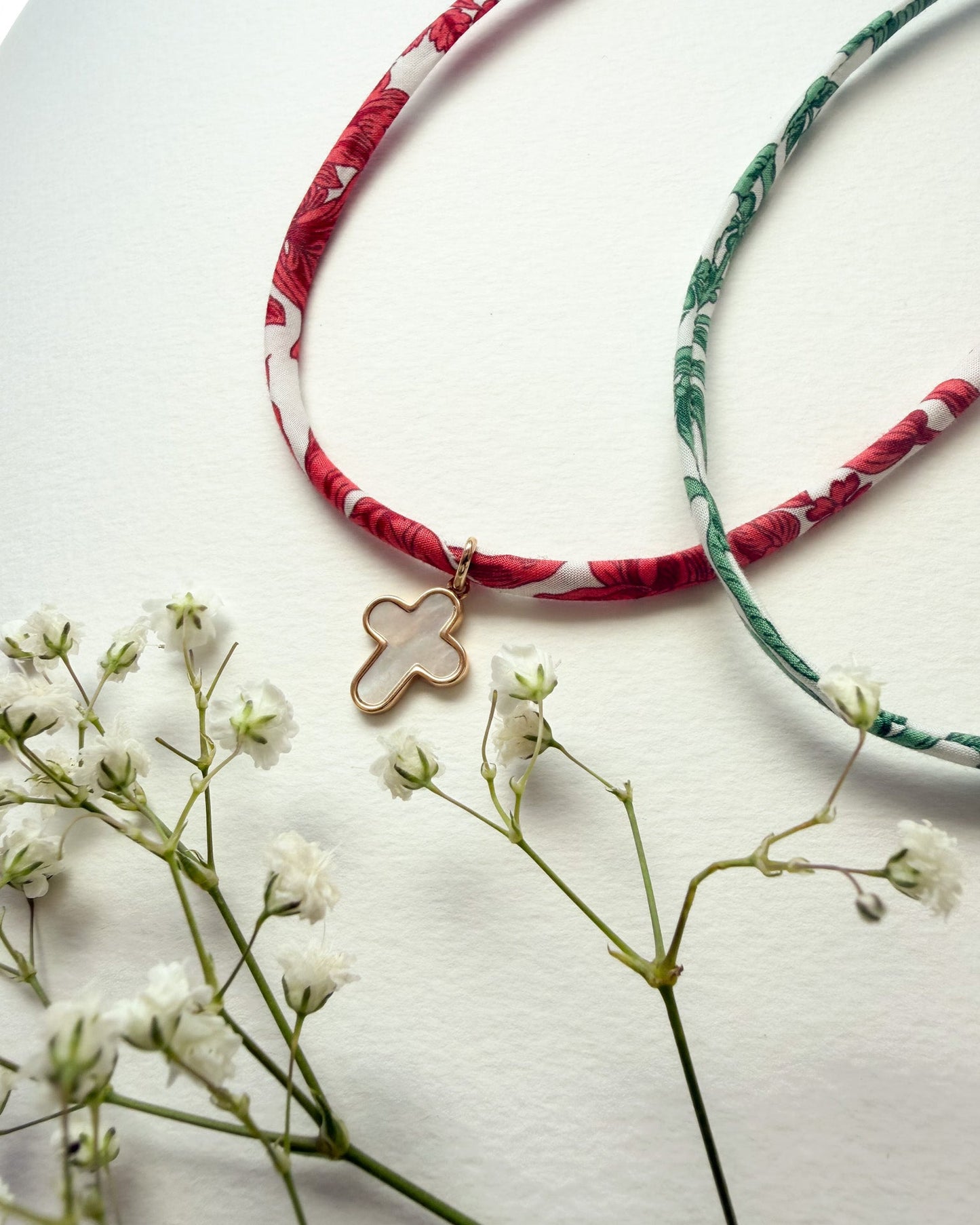 Collier Liberty & croix de nacre (plaqué or)
