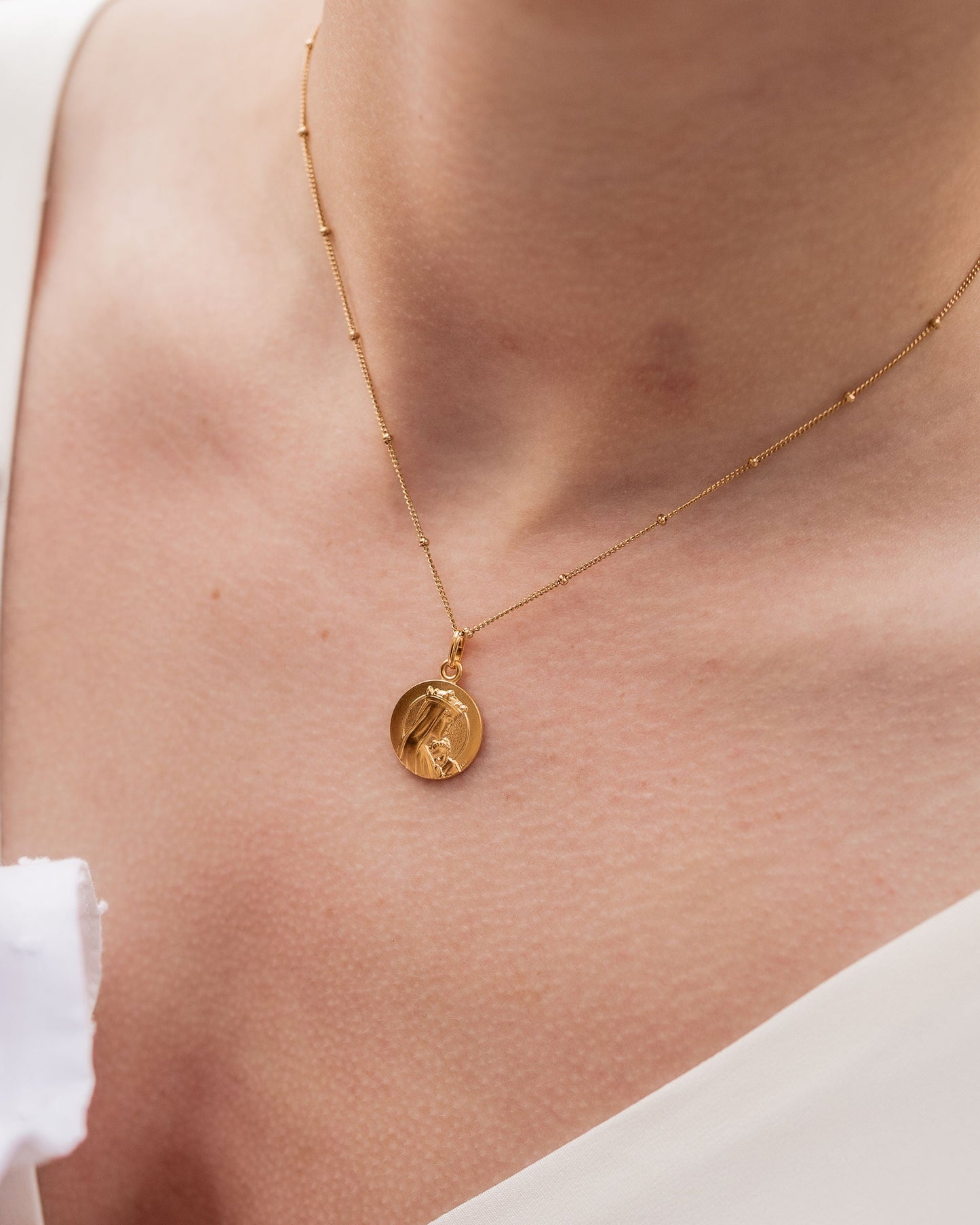 Collier & Médaille Notre Dame de la Sagesse (dorée à l'or fin)