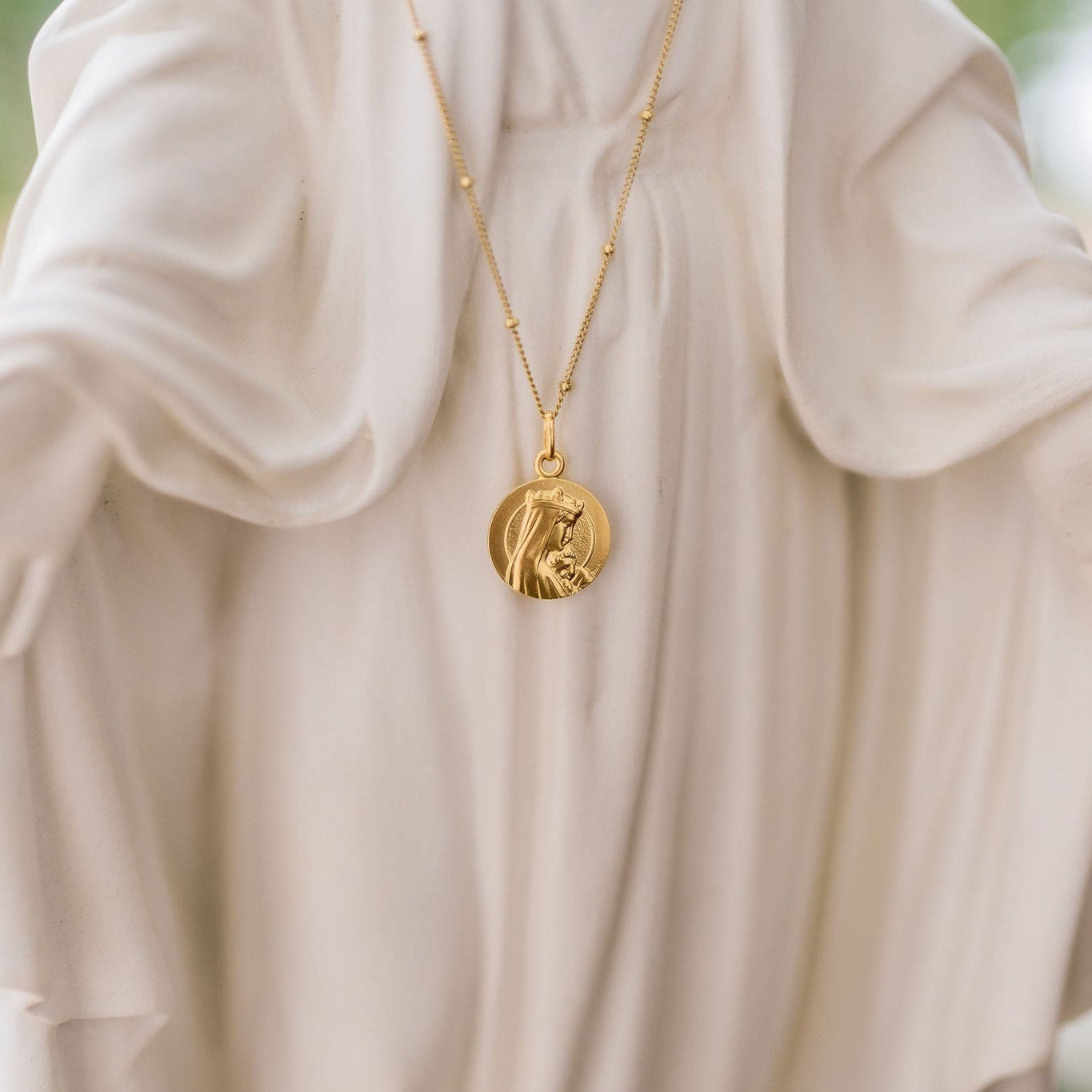 Collier & Médaille Notre Dame de la Sagesse (dorée à l'or fin)