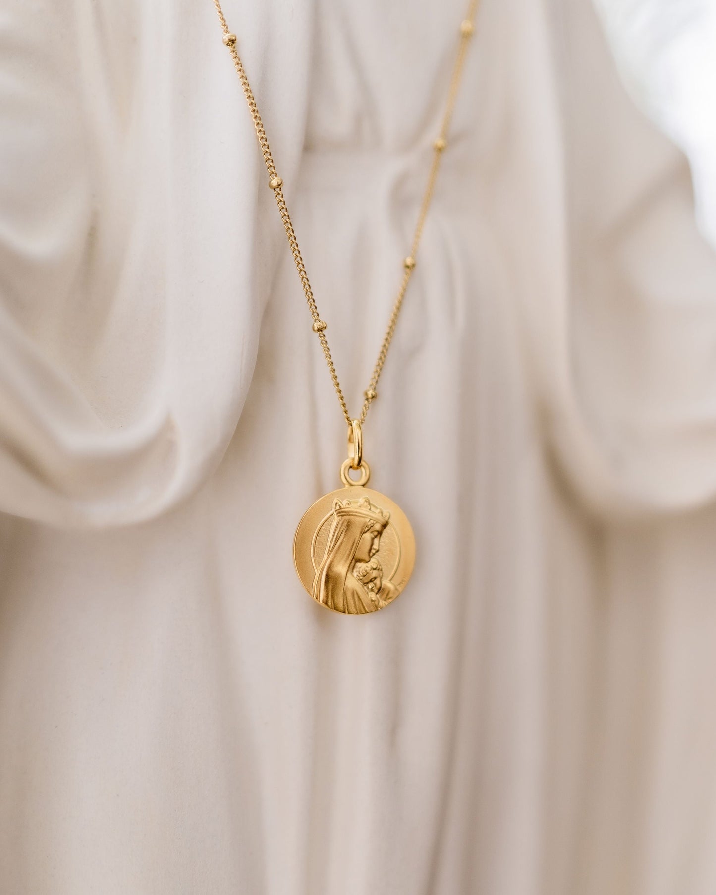 Collier & Médaille Notre Dame de la Sagesse (dorée à l'or fin)