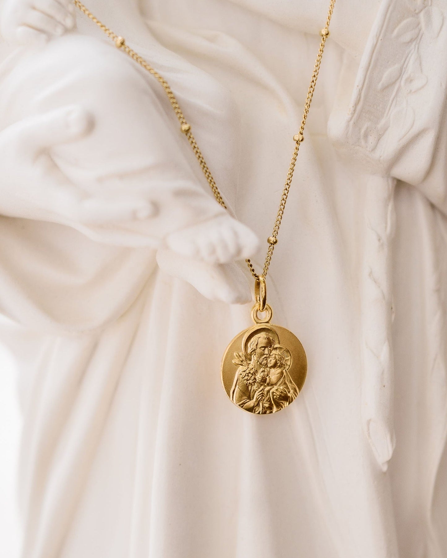 Collier & Médaille Saint Joseph à l'Enfant (dorée à l'or fin)
