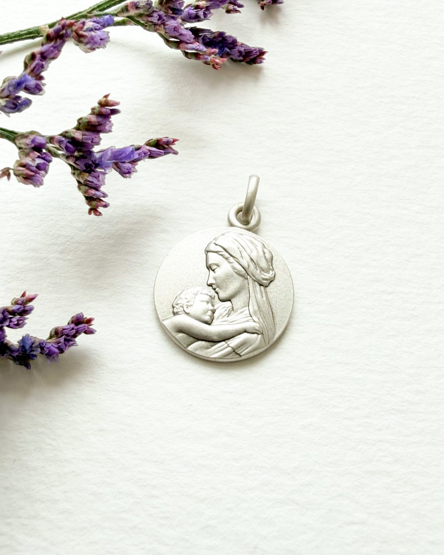Médaille Vierge à l'enfant Tendresse (plaqué or ou argent massif 925)