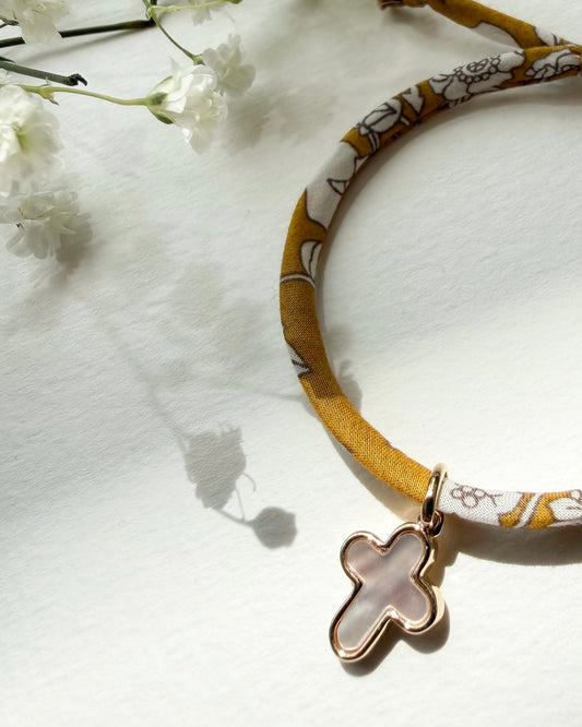 Collier Liberty & croix de nacre (plaqué or)