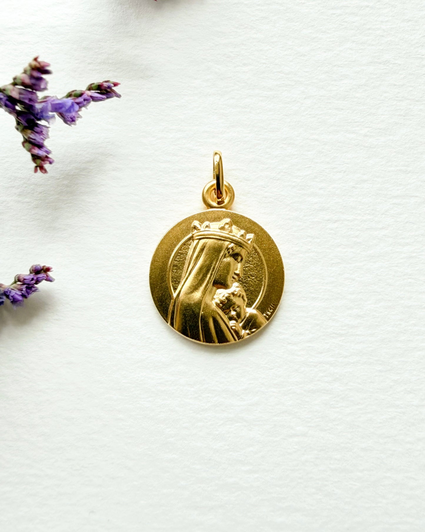 Collier & Médaille Notre Dame de la Sagesse (dorée à l'or fin)